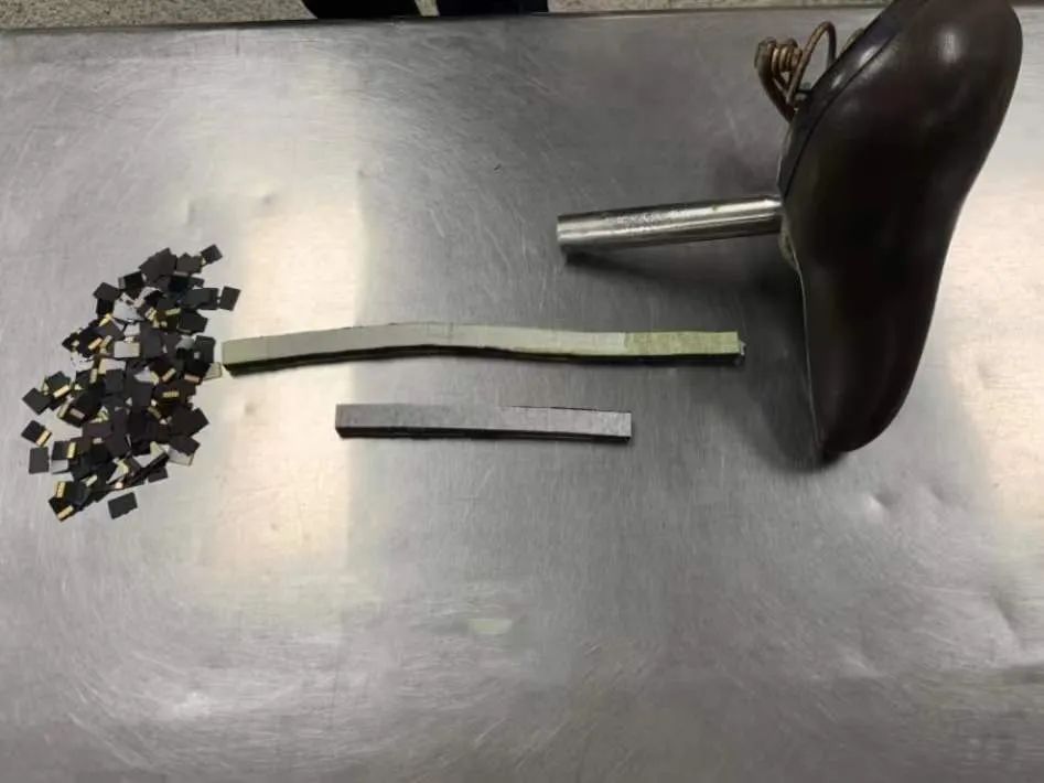 深圳海关查获一宗利用自行车藏匿SD卡走私入境案件