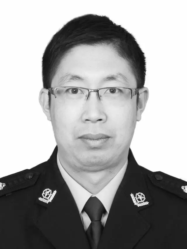 48岁交警被拖行700余米牺牲 陈永虎资料照片